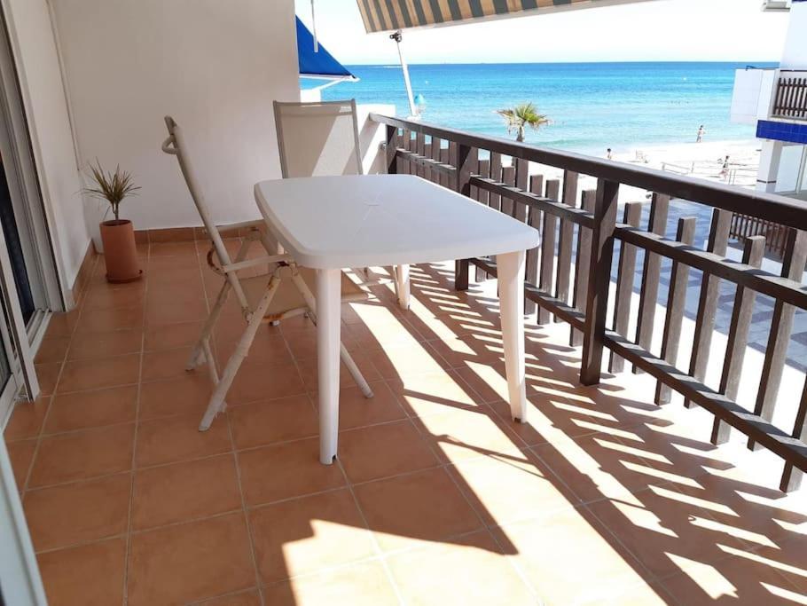 Cosy Flat With A Large Terrace Facing The Sea Apartamento La Manga del Mar Menor